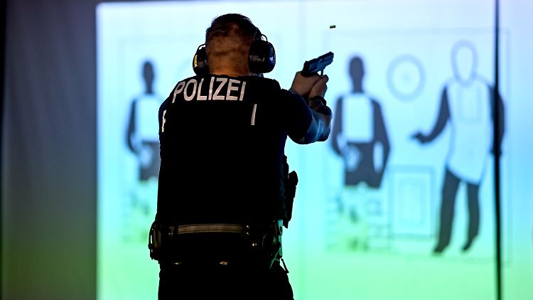 In Sachsen wird gegen 17 Polizisten ermittelt.