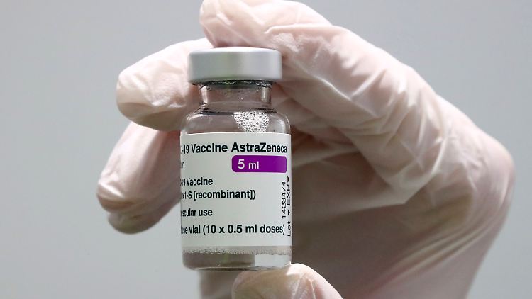 In Deutschland empfiehlt die STIKO eine Impfung mit Astrazeneca in der Altersgruppe Ü60.