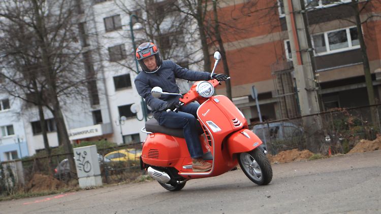 Die Vespa GTS 125 zeigt sich leicht beherrschbar, was vor allem Anfängern entgegenkommen dürfte.