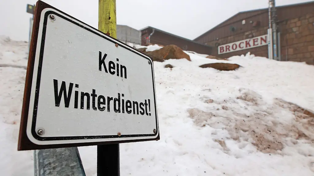 Mit-Schnee-Wolken-und-gelegentlich-auch-Sonne-zeigt-sich-der-Winter-am-Wochenende-in-Sachsen-Anhalt-wechselhaft-Auf-dem-Brocken-werden-schwere-Sturmboeen-erwartet
