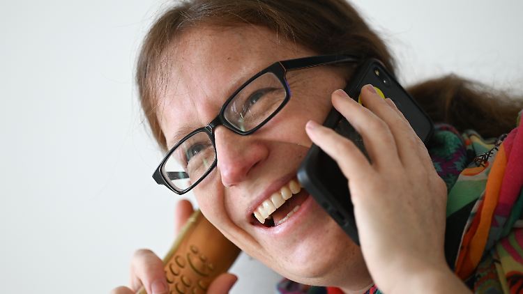 Sandra Mandl, Heilpraktikerin für Psychotherapie und Lachyoga-Lehrerin, in ihrer Praxis.