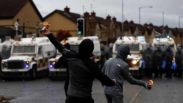 Protest mit Molotowcocktails: Nordirland erlebt infolge des Brexits ein Comeback der Gewalt.