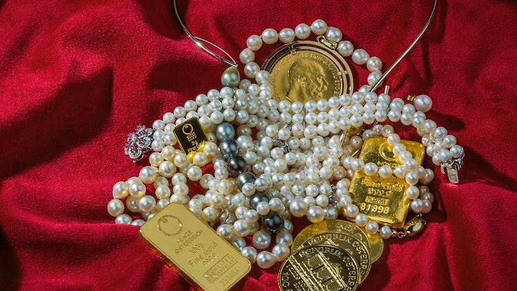Neben Gold sollen sich auch Schmuck und andere Wertgegenstände in dem Schatz befinden.
