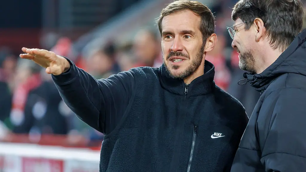 Julian-Schuster-l-und-der-SC-Freiburg-trainieren-die-kommenden-Tage-in-Spanien