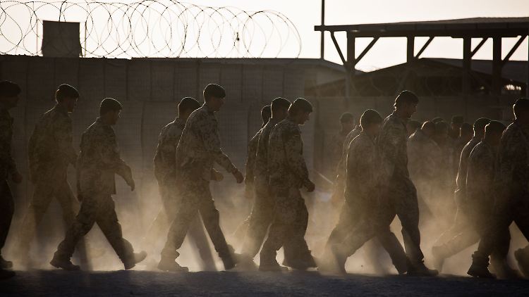 Die Bundeswehr steckt schon mitten in den Vorbereitungen ihres Abzugs. Das Schicksal vieler einheimischer Mitarbeiter ist noch ungeklärt.