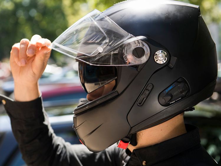 Ein Klapphelm im geschlossenen Zustand ist kaum vom herkömmlichen Integralhelm zu unterscheiden.