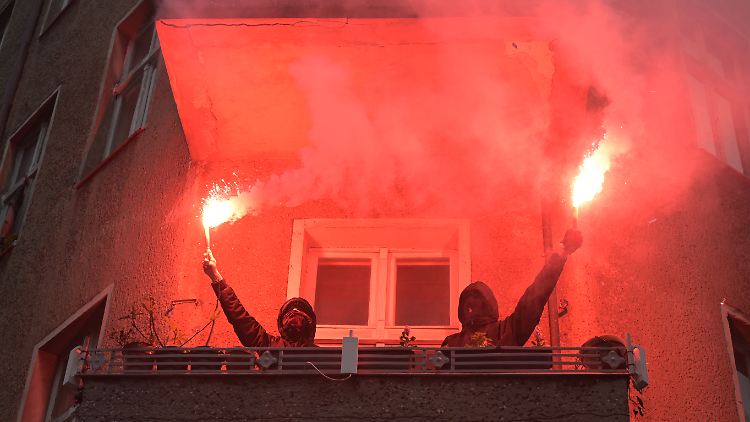 Schon mal vorglühen für den 1. Mai: Rund 1500 Demonstranten marschierten durch den Wedding.