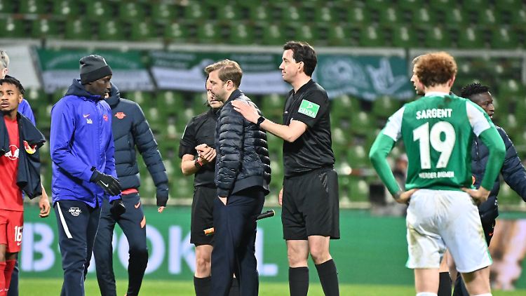 Selbst Schiedsrichter Gräfe spendete Kohfeldt nach der Niederlage Trost.