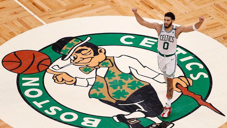 Jayson Tatum am Ende eines großen NBA-Abends.