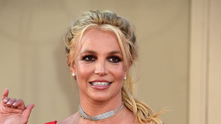 Ist die 39-jährige Britney Spears dement? Daran gibt es erhebliche Zweifel.