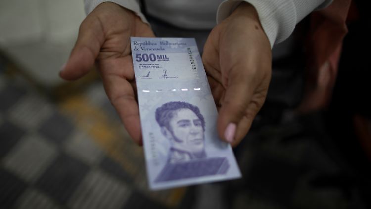 Nagelneu und schon fast wertlos: Der neue 500.000-Bolívares-Schein.