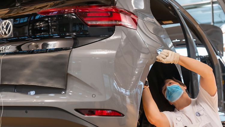 VW könnte pro Woche nach eigenen Angaben 15.000 Beschäftigte und deren Familienangehörige impfen.