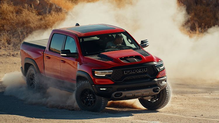 Auf deutschen Straßen ein Ungetüm, in freier Wildbahn kennt der RAM 1500 TRX keine Grenzen.