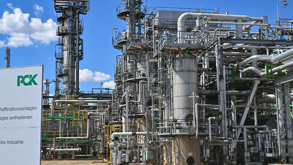 Brandenburgs-Ministerpraesident-Dietmar-Woidke-SPD-hatte-eine-verlaengerte-Beschaeftigungsgarantie-fuer-die-PCK-Raffinerie-in-Schwedt-verlangt-Archivbild