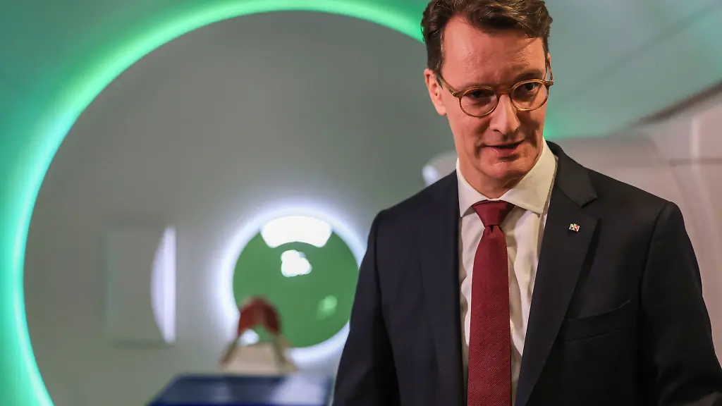 Neujahrsrede-aus-dem-Krebsforschungszentrum-NRW-Ministerpraesident-Hendrik-Wuest-ruft-zu-Optimismus-auf