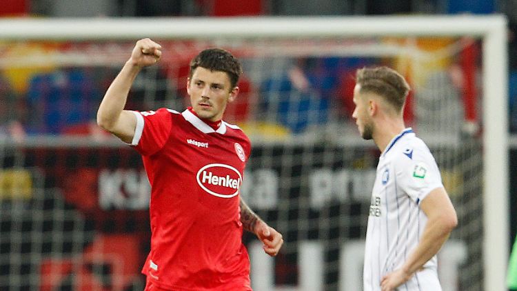Jubel bei Dawid Kownacki - er markierte den zwischenzeitlichen Ausgleich für Düsseldorf.