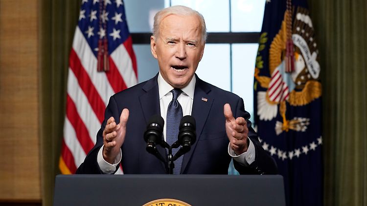 Biden hatte die Pläne für eine deutlich erhöhte Flüchtlingsaufnahme zunächst auf Eis gelegt. Daraufhin machte der linke Flügel der Demokraten Druck.