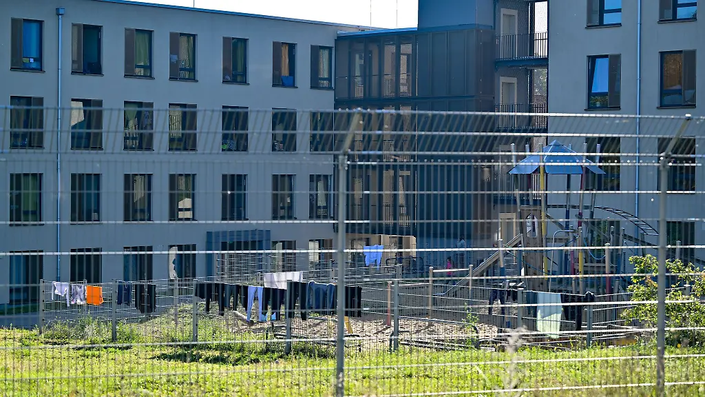 In-den-Erstaufnahme-Einrichtungen-fuer-Fluechtlinge-sind-im-Vergleich-zum-Vorjahr-weniger-Plaetze-belegt