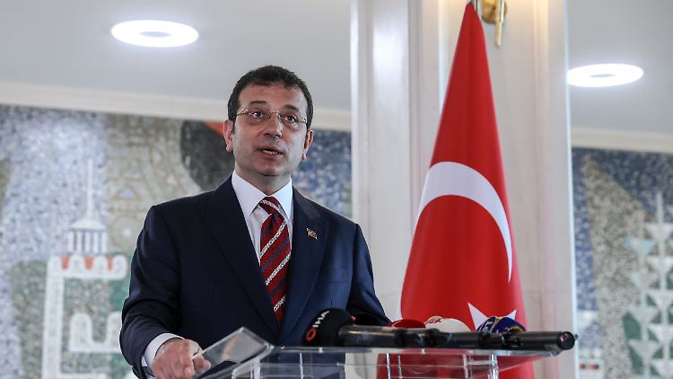 Ekrem Imamoglu ist seit 2019 Bürgermeister Istanbuls. Er gilt als aussichtsreicher Gegner von Staatschef Erdogan bei den kommenden Präsidentschaftswahlen.