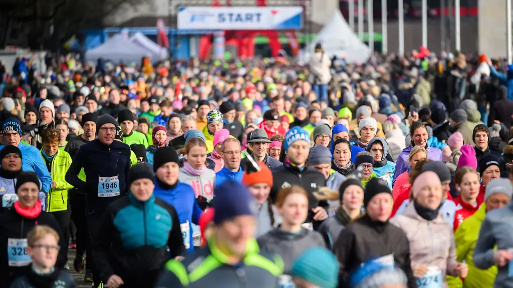 Tausende-Teilnehmer-ging-beim-Silvesterlauf-in-Hannover-an-Start