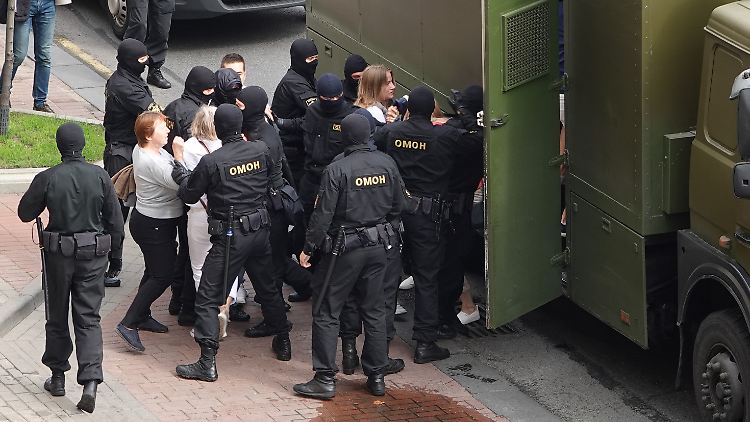 Die Polizei in Belarus geht hart gegen Demonstranten und politische Gegner des Präsidenten Lukaschenko vor.