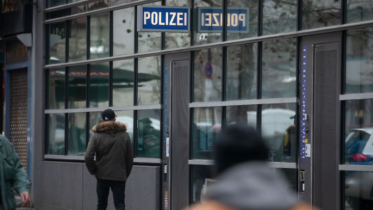 Bei den Ermittlungen zum "NSU 2.0" steht unter anderem das 1. Polizeirevier in Frankfurt im Fokus.