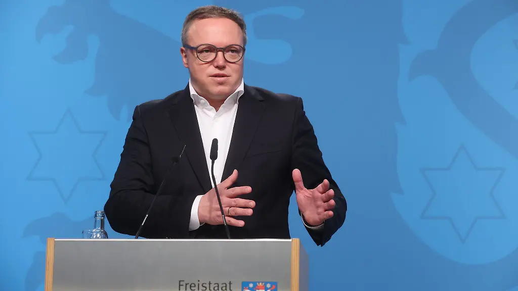 Thueringens-Ministerpraesident-Mario-Voigt-CDU-warnt-vor-einer-Blockade-der-AfD-bei-der-Besetzung-wichtiger-Gremien