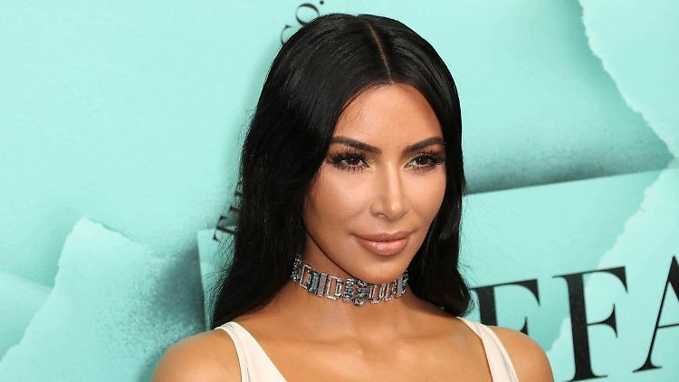 Kim Kardashian outet sich als Fan von Janet Jackson.