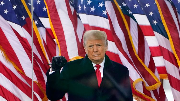 Nach der gewaltsamen Erstürmung des Kapitols verliert Trump seinen Twitter- und seinen Facebook-Account.