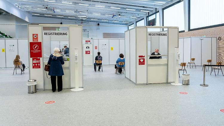Bislang haben nur diejenigen Impfeinladungen erhalten, die einer Prioritätsgruppe angehören.