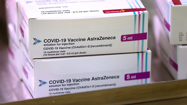 Die Rate von Thrombosen nach einer Astrazeneca mehr als dreimal erhöht. Die Ereignisse sind der Studie zufolge aber sehr selten.