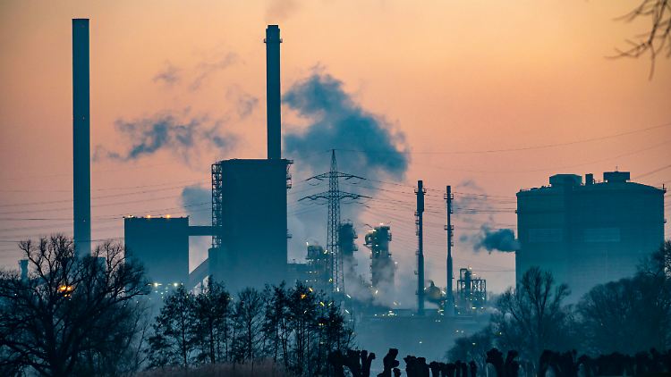 Rund 15 Prozent weniger CO2-Emissionen soll die Industrie ausstoßen. 