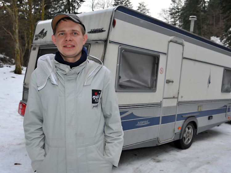 Ulrich Weiner bezeichnet sich selbst als hochsensibel auf Handystrahlung. Aus diesem Grund lebt er in einem Funkloch bei St. Märgen im Schwarzwald.