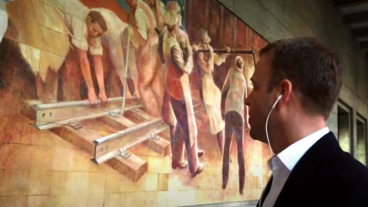 CDU-Politiker vor Sozialistischem Realismus: Szene aus dem Werbefilm von Mario Czaja.