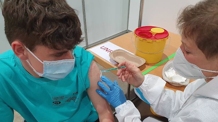 Bislang ist der Biontech/Pfizer-Impfstoff in der EU für Menschen ab 16 Jahren zugelassen.