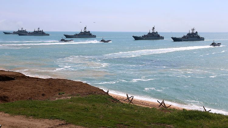 Russische Truppenanlandeübung auf der Krim am 22. April: Die Nato beobachtet, ob der Rückzug tatsächlich einer ist.