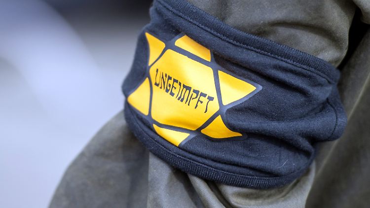 Die Stadt München hat das Tragen des Symbols auf Demonstrationen bereits verboten. 