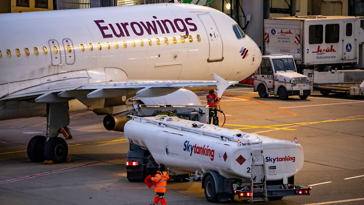 Auf lange Sicht soll der Flugverkehr vollständig klimaneutral stattfinden, erklärt Verkehrsminister Scheuer.