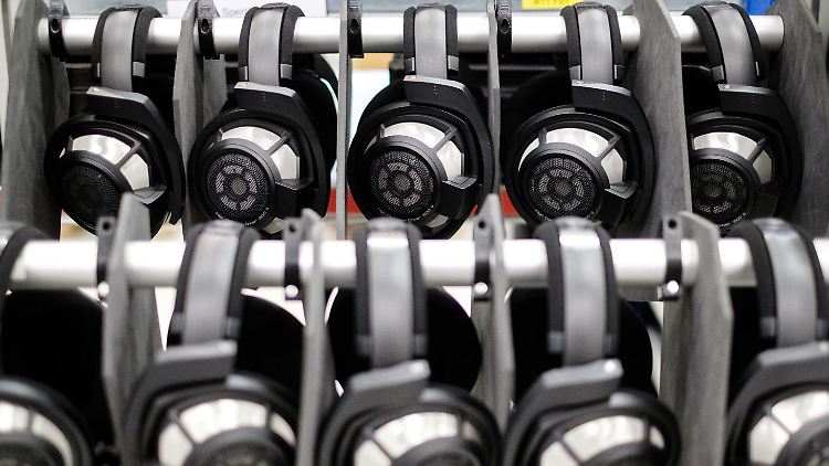 Sonova, ein führender Schweizer Anbieter medizinischer Hörsysteme, übernimmt die Consumer Division von Sennheiser electronic.