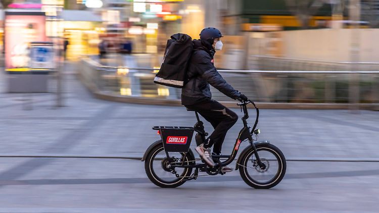Das Berliner Startup stellt seine Fahrradkuriere zunächst für ein Jahr an, davon sind sechs Monate Probezeit.