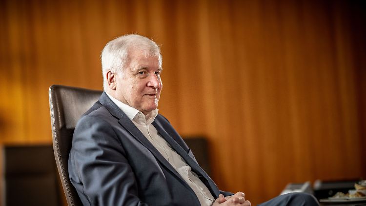 Seehofer will, dass Laschet zügig konkret wird.