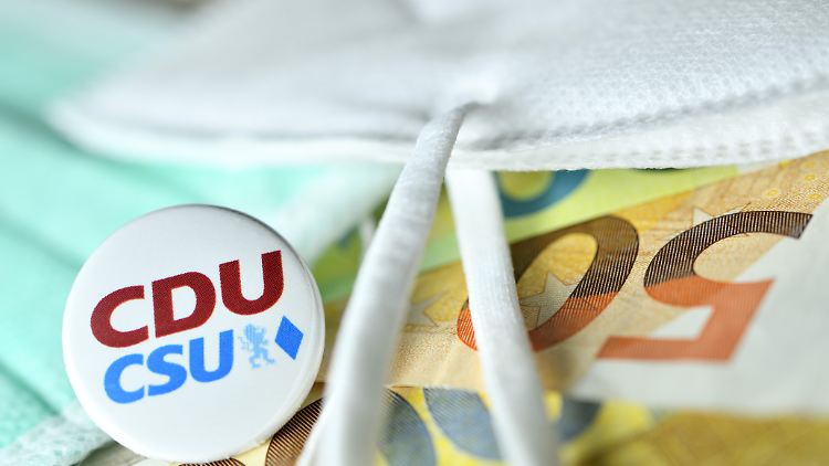 Die Firma Emix verkaufte der Bundesregierung Anfang 2020 Masken im Wert von über 670 Millionen Euro.