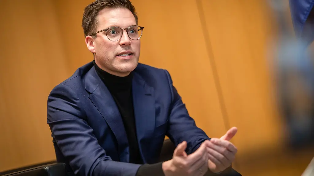 Hielt-lange-rigide-an-der-Schuldenbremse-fest-Manuel-Hagel