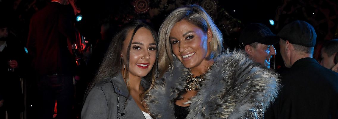 Alessia Herren (links) und Jasmin Herren 2018 bei einem Event in Köln. Mittlerweile scheinen die Fronten zwischen den beiden Frauen verhärtet.