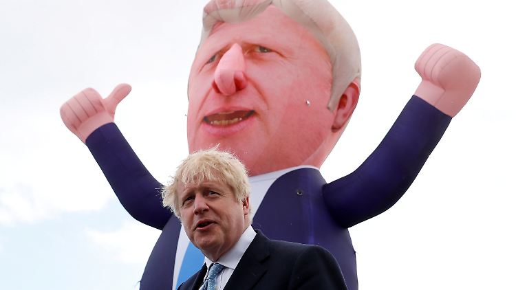 Hat keine Angst, aufgeblasen rüberzukommen: Der britische Premier Johnson wirbt bei den Schotten mit breiten Schultern.