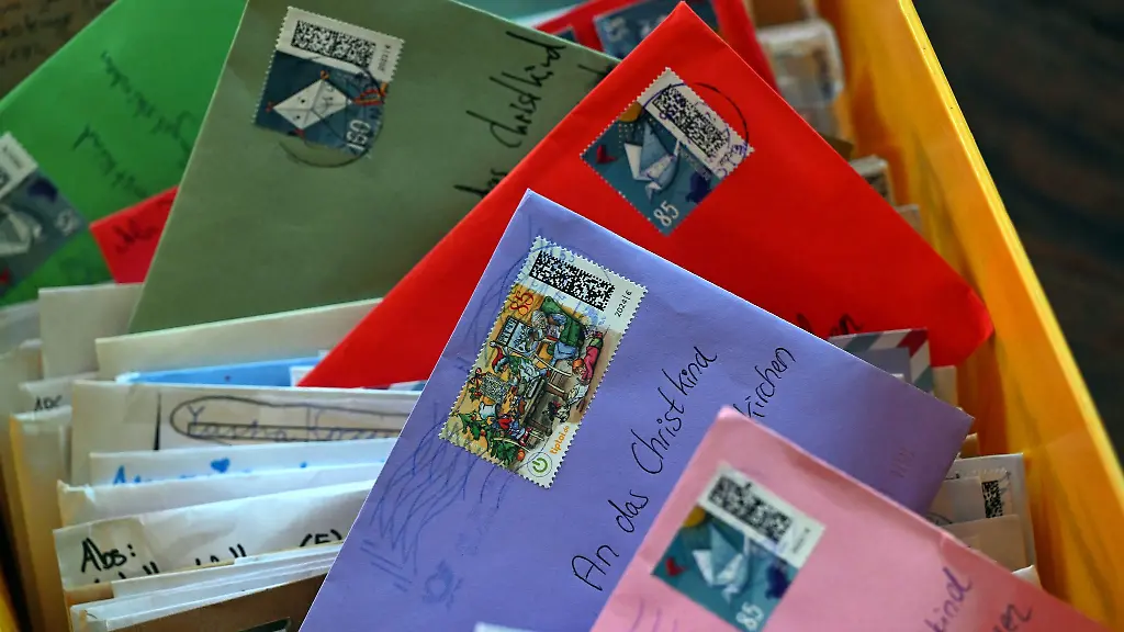 Fast-600-000-Kinderbriefe-aus-aller-Welt-kamen-in-den-vergangenen-Wochen-bei-den-sieben-Weihnachtspostfilialen-an