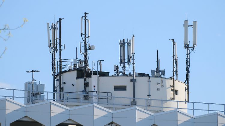 Die Versteigerung von Mobilfunk-Lizenzen könnte den Ausbau der Netze behindern.