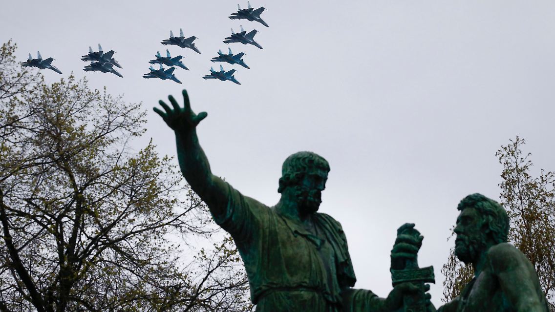 ... und 76 Kampfjets und Hubschrauber zum Einsatz.