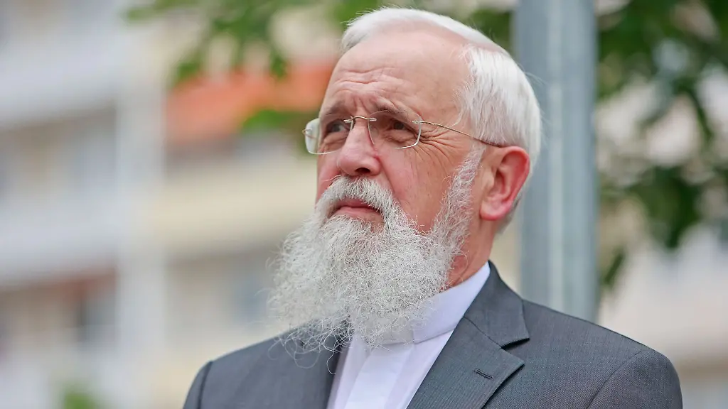Der-Bischof-der-katholischen-Kirche-im-Bistum-Magdeburg-Gerhard-Feige-ruft-zu-einem-friedlichen-Miteinander-auf
