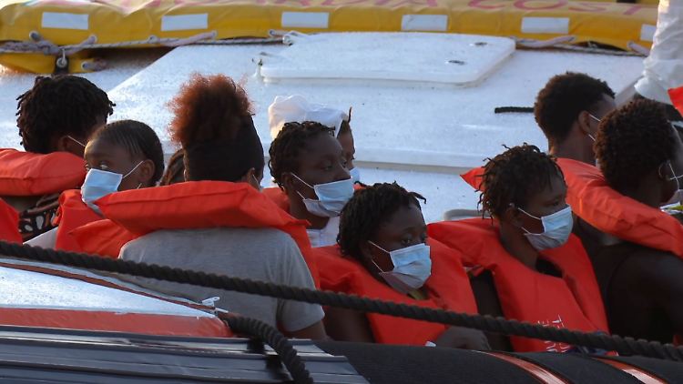 Seit Beginn des Jahres kamen etwa 10.700 Migranten nach Italien (Archivbild).